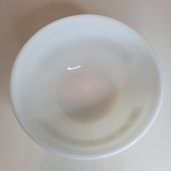 Pyrex Vintage 1960s White Verde 1½ QT bowl - Picture 2 of 8